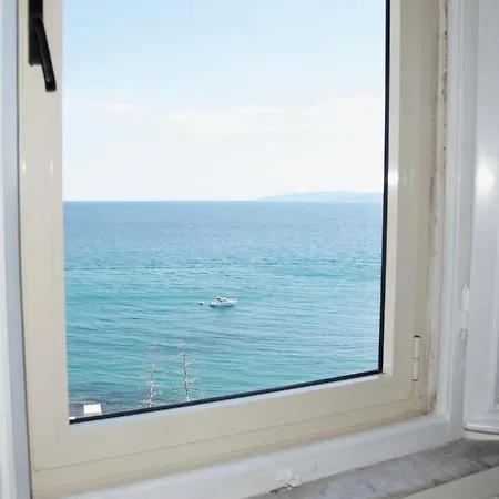 On The Tuscan Coast 아파트